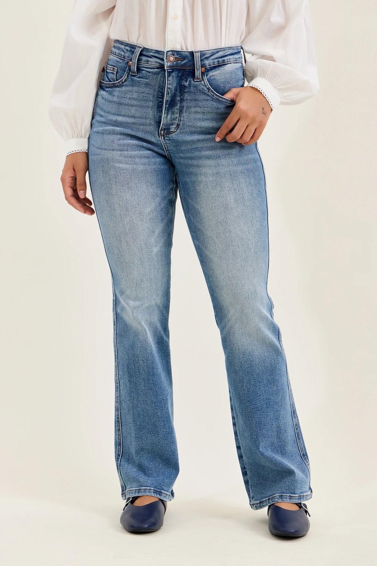 Judy Blue DAISY Bootcut -Short 30"
