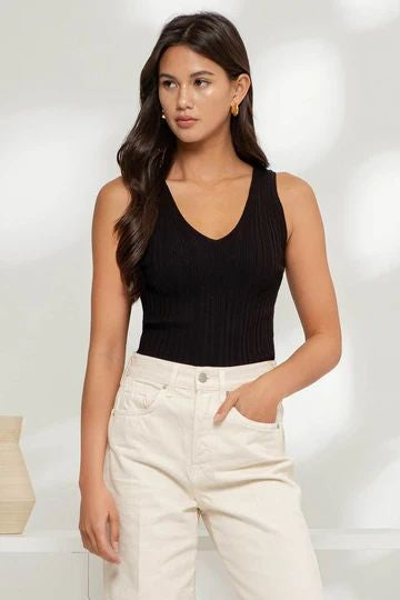 SLEEVELESS SWEATER TOP