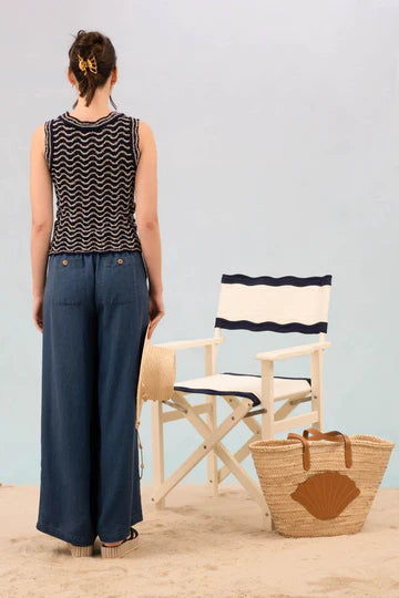 WAVY SLEEVELESS SWEATER