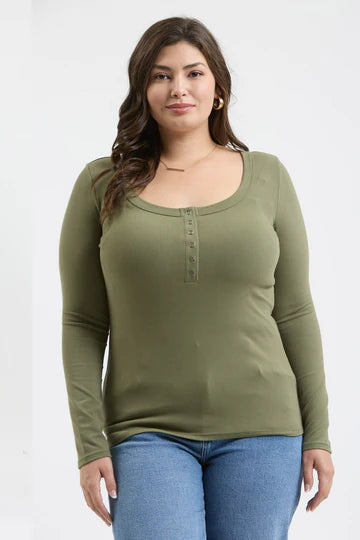 SCOOP NECK HENLEY