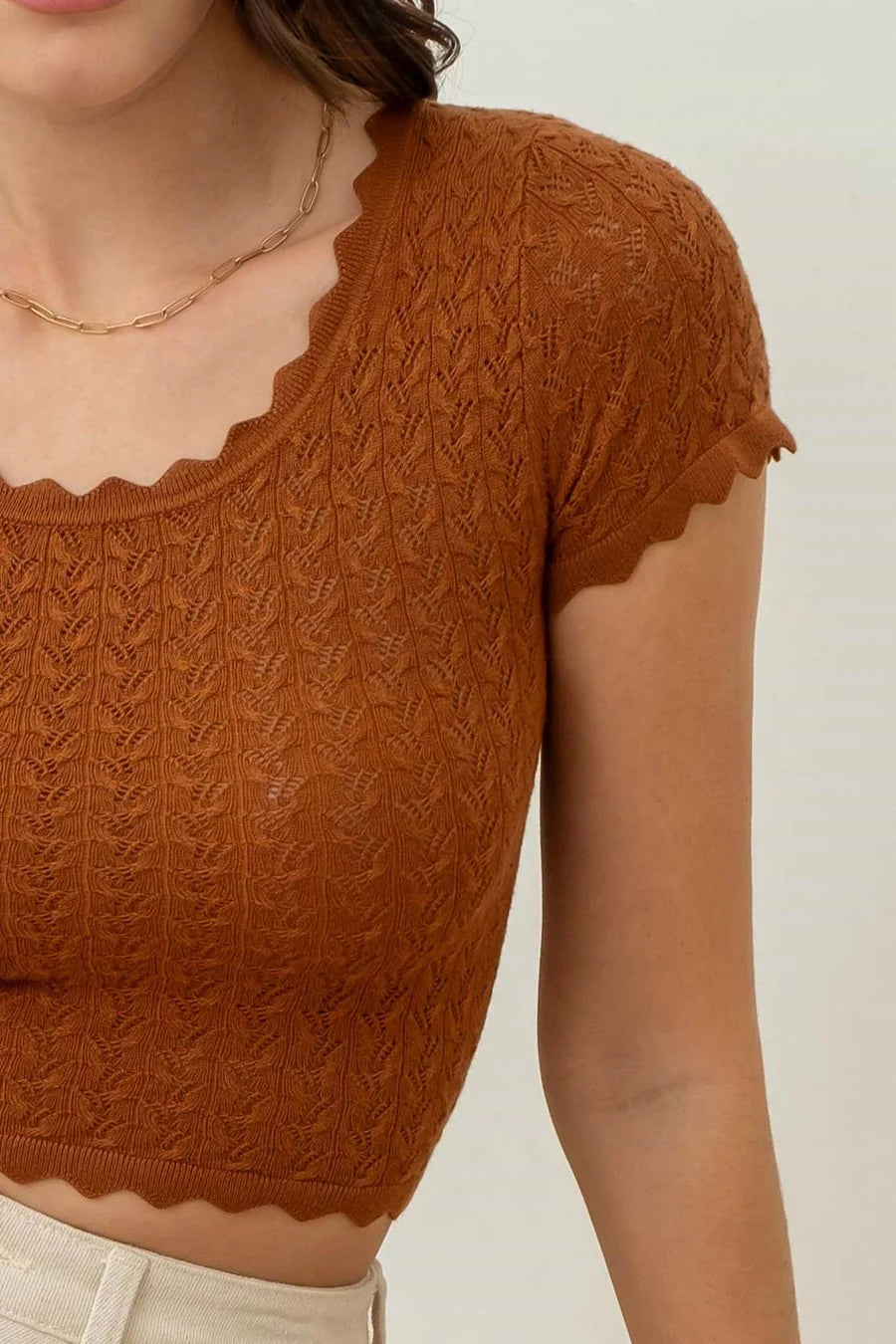 EYELET SCALLOP CROP