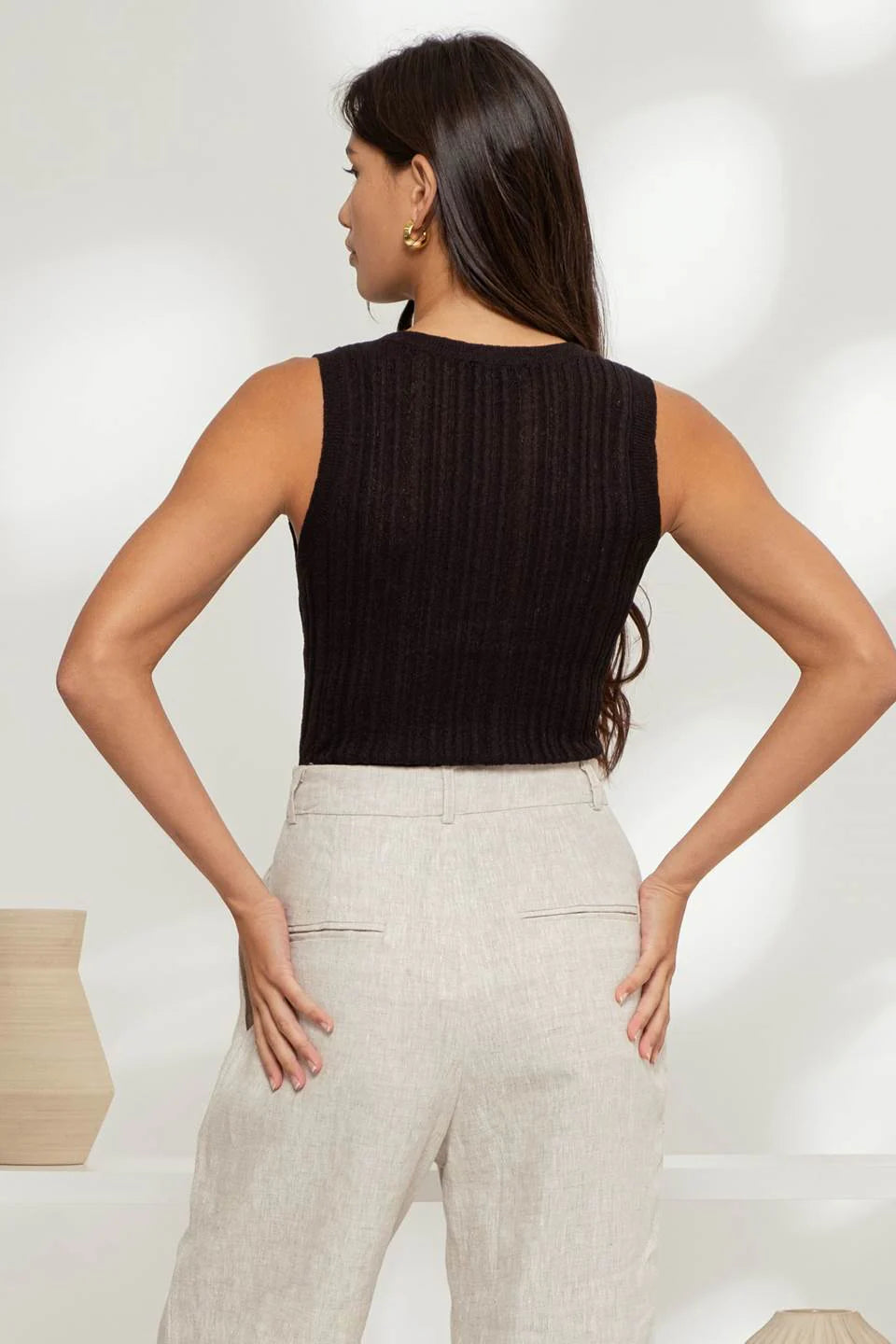 ROUND NECK SWEATER KNIT