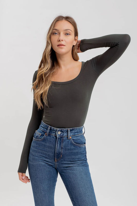 SOLID SCOOP NECK LONG SLEEVE KNIT TOP