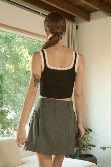 SCALLOP TRIM SWEATER CROP