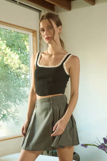 SCALLOP TRIM SWEATER CROP