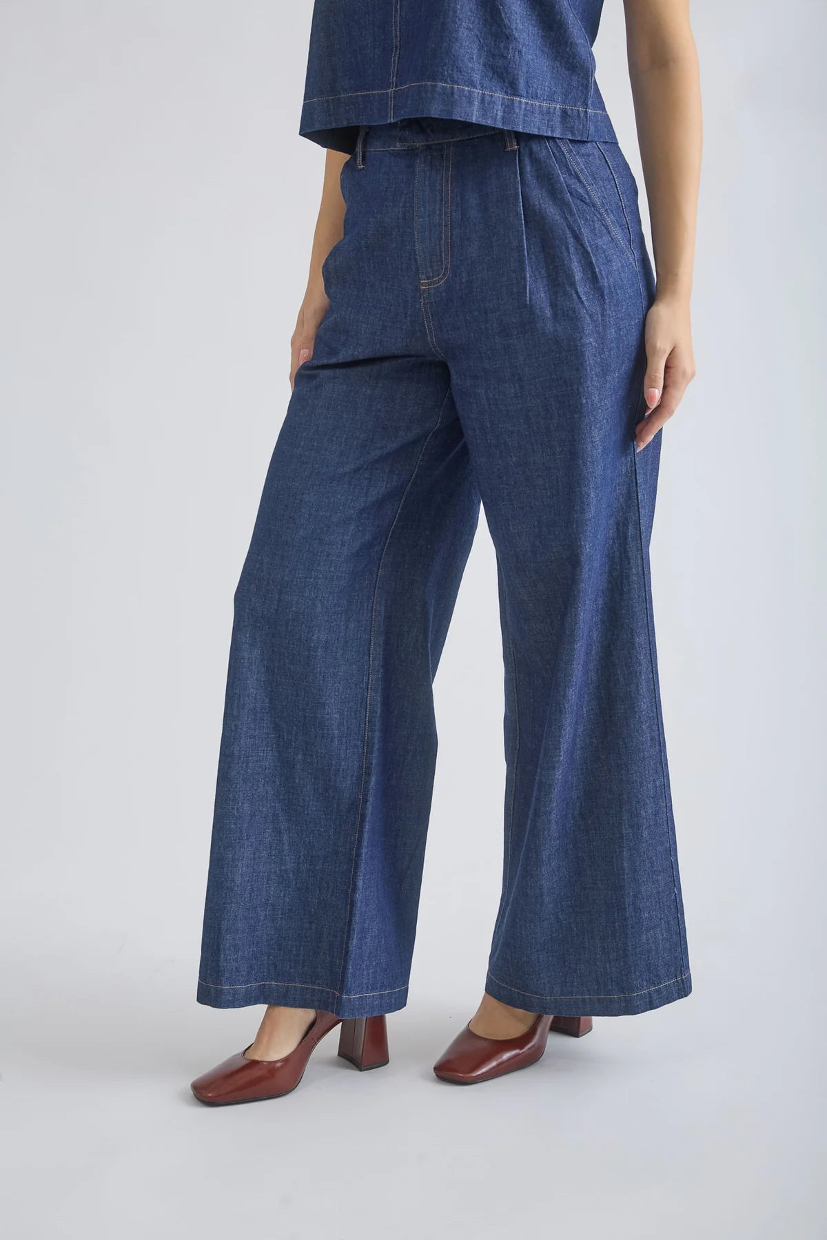 Pleaded Wide Leg Pants